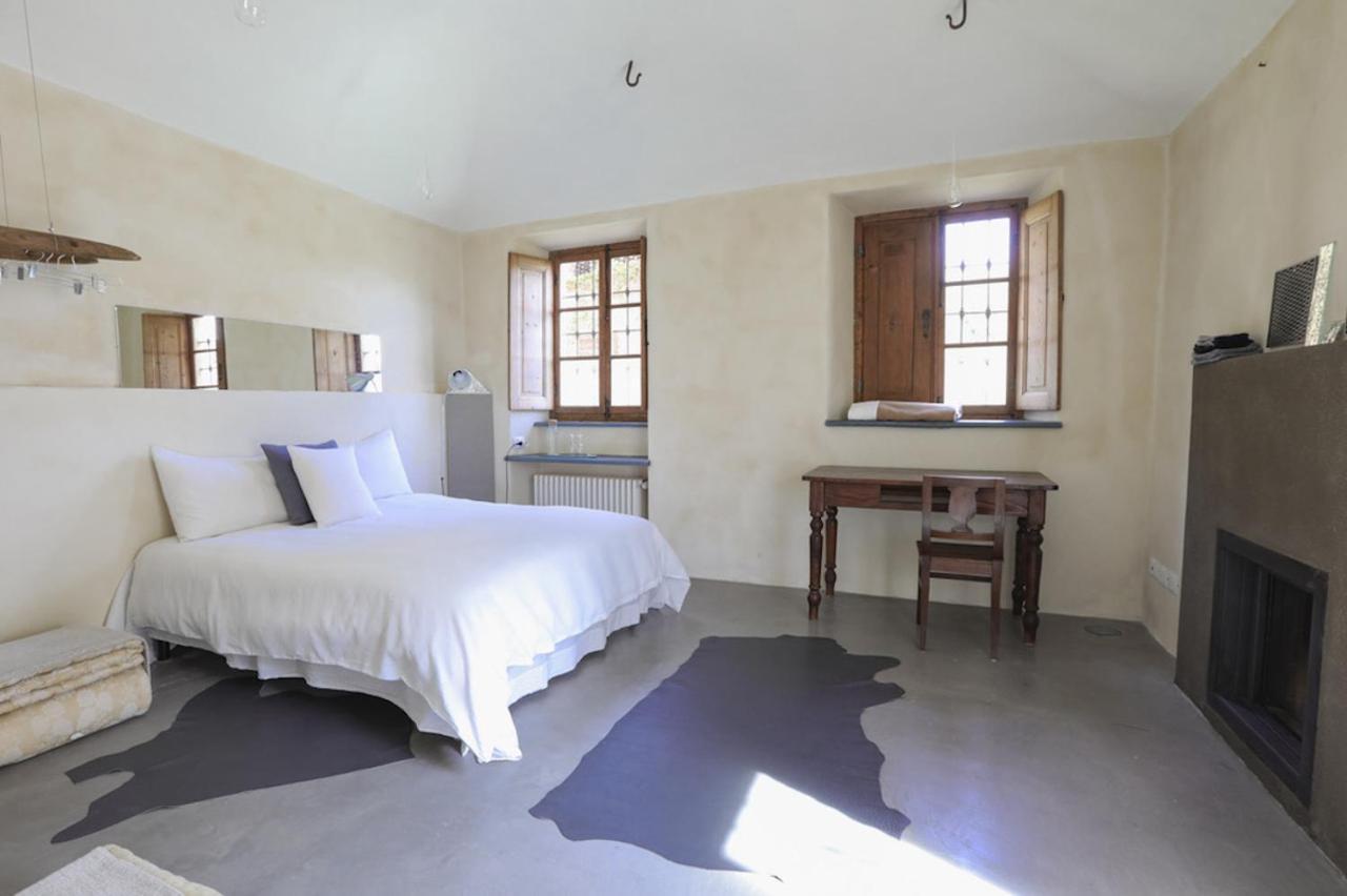 Relax Hotel Borgosesia Bagian luar foto
