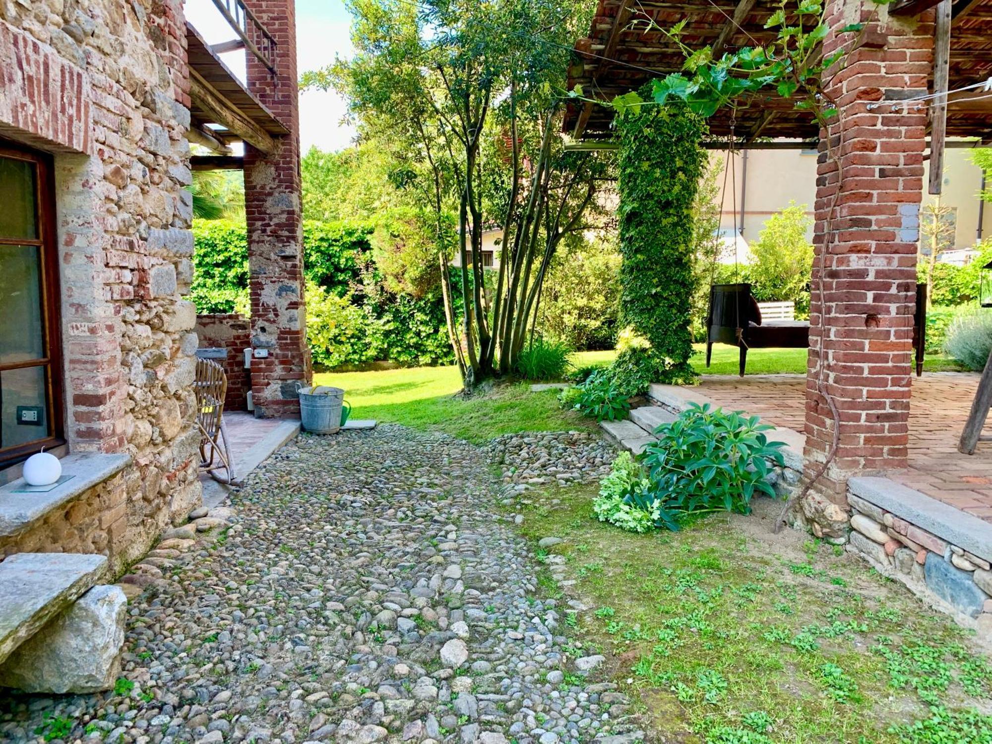 Relax Hotel Borgosesia Bagian luar foto