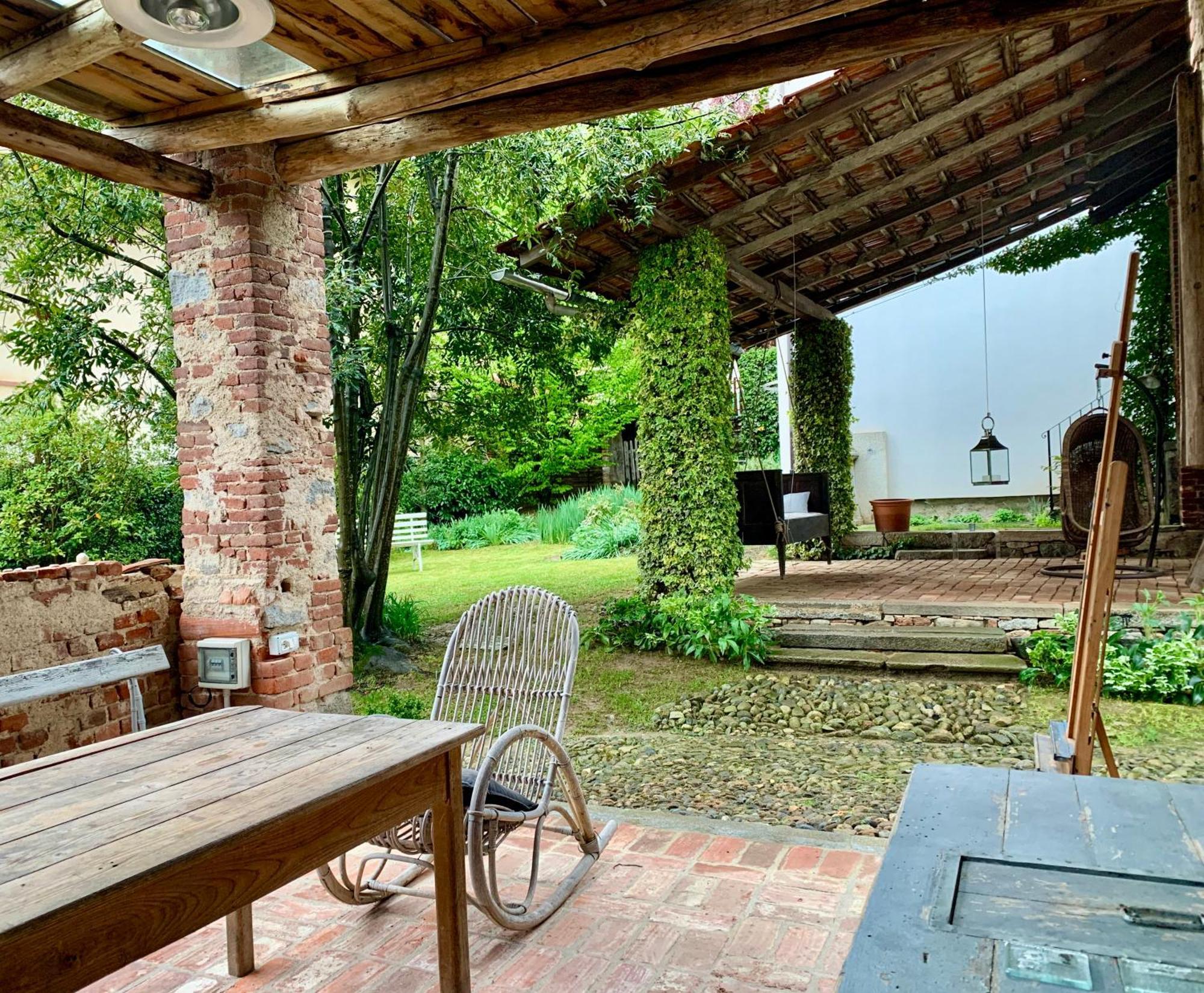 Relax Hotel Borgosesia Bagian luar foto