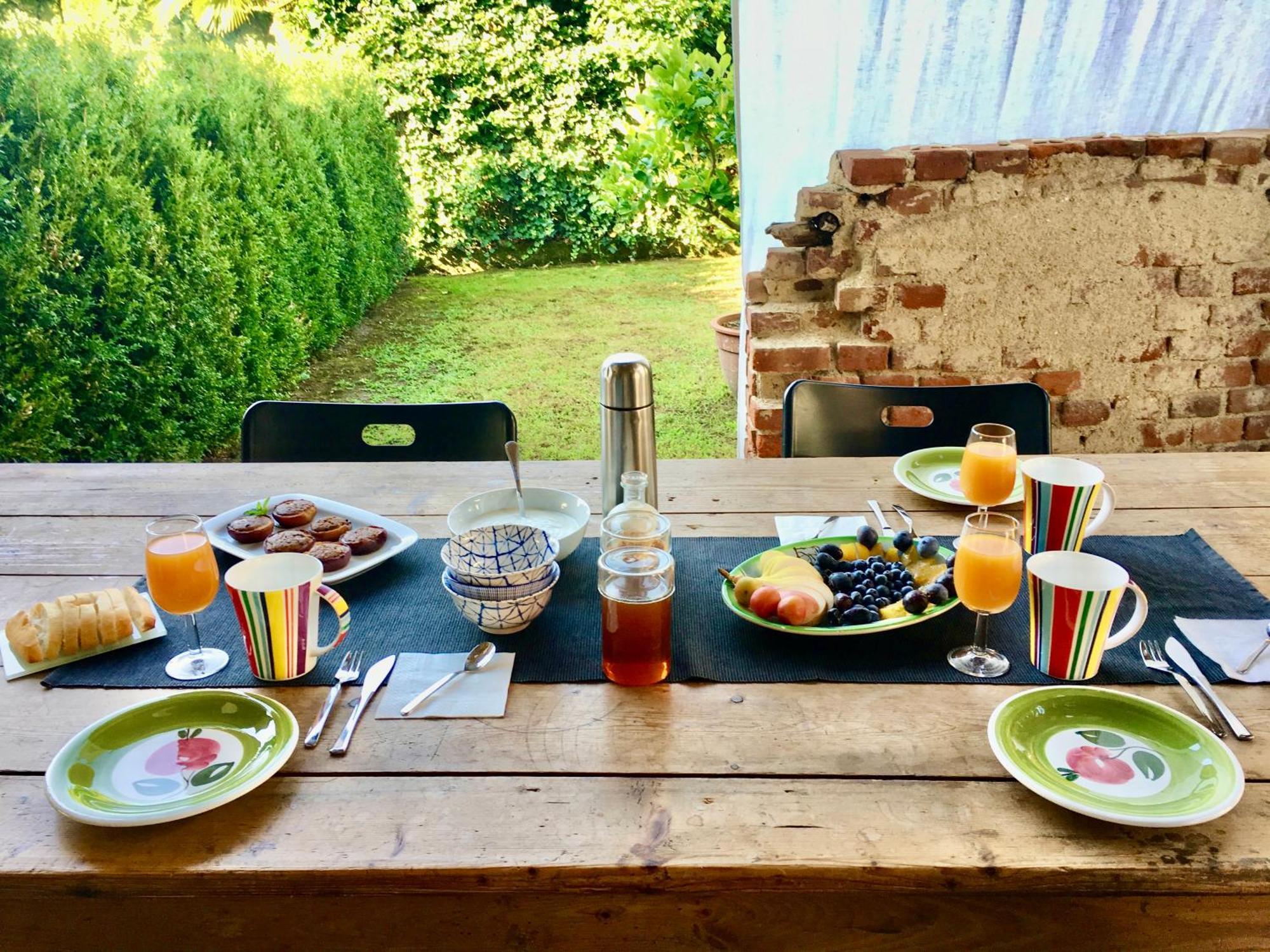 Relax Hotel Borgosesia Bagian luar foto