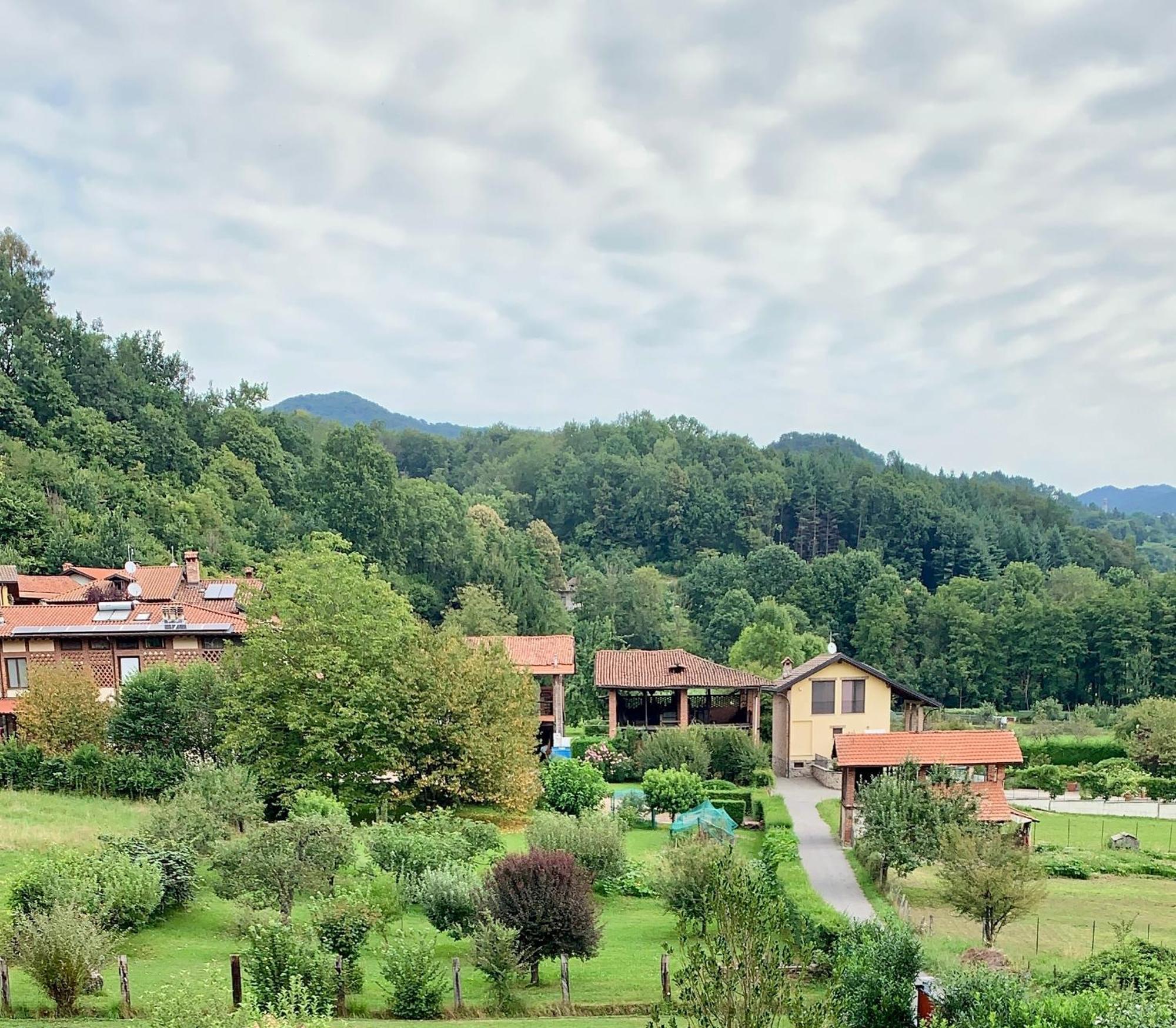 Relax Hotel Borgosesia Bagian luar foto